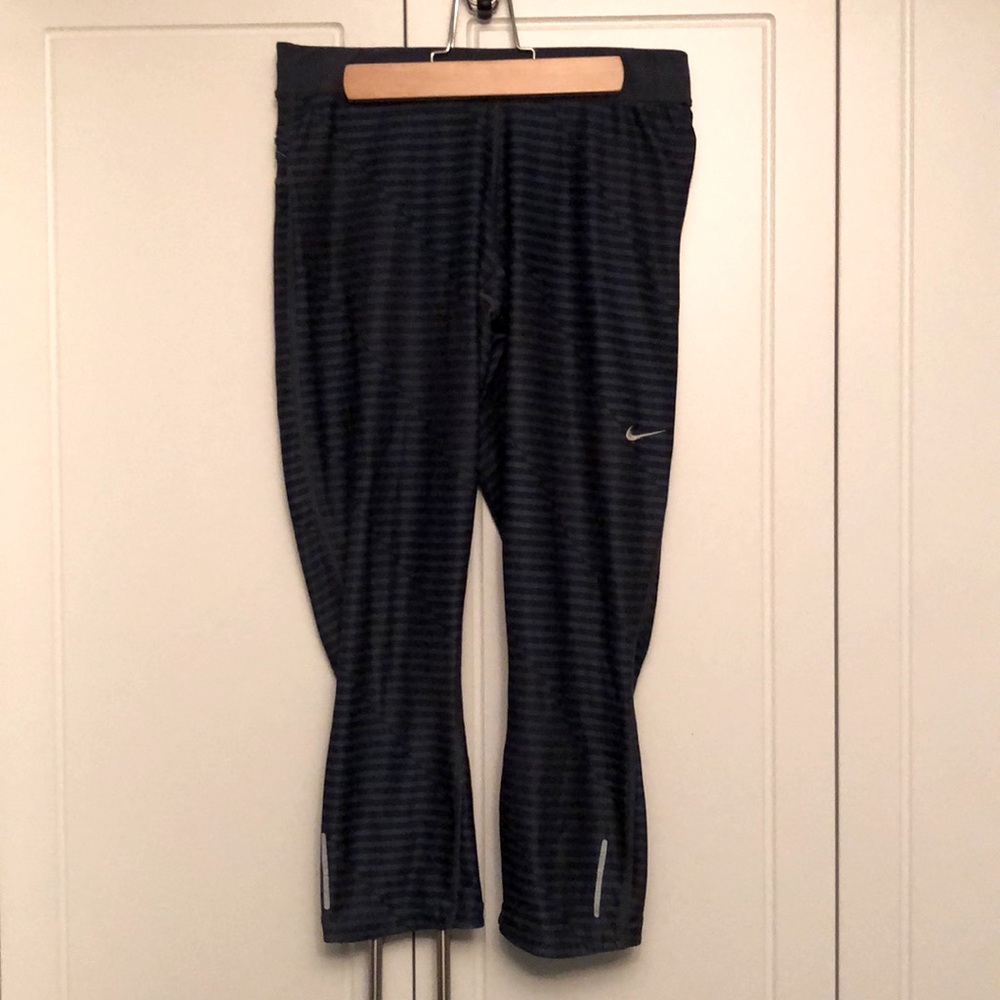 Nike DriFit navy/gray striped capris sz medium